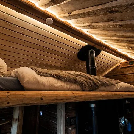 Viking Hut, Unique Nature Experience, Sauna, Riverbend, Wifi, Yllaes Casa vacanze Äkäslompolo