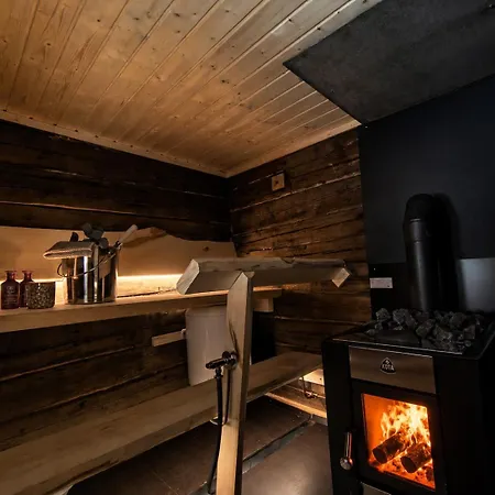 Viking Hut, Unique Nature Experience, Sauna, Riverbend, Wifi, Yllaes Casa vacanze *
